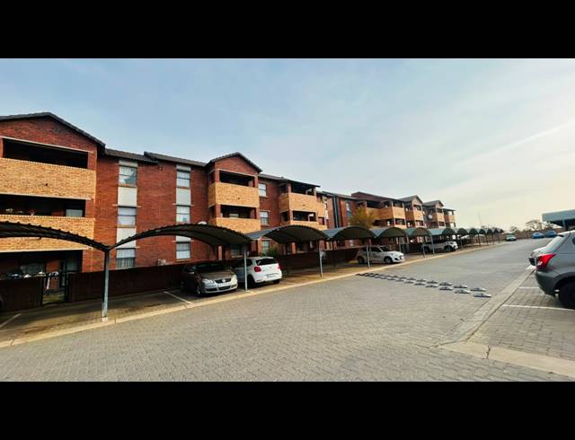 2 BEDROOM FLAT FOR SALE IN OLIFANTSVLEI